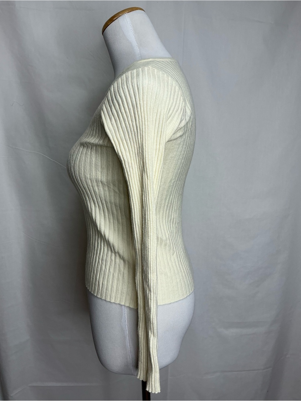 2250 - Cream Ribbed Knit V-Neck Long Sleeve Sweater Top | Fitted Minimalist Neut - Picture 5 of 7